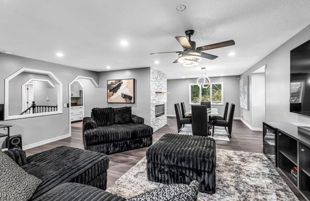 10 Robert Dr, Holyoke, MA 01040