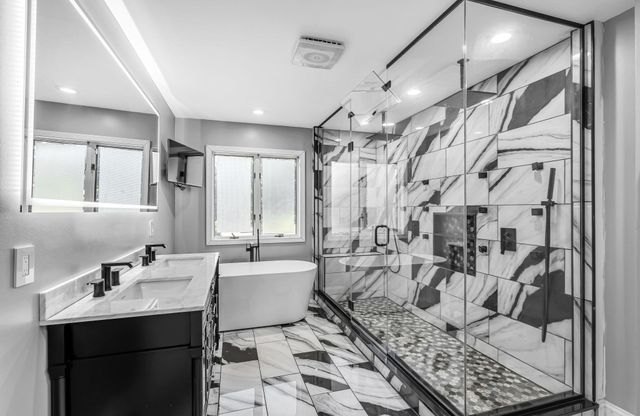 10 Robert Dr, Holyoke, MA 01040