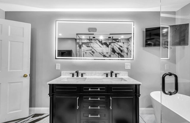 10 Robert Dr, Holyoke, MA 01040