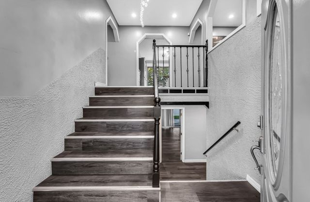 10 Robert Dr, Holyoke, MA 01040