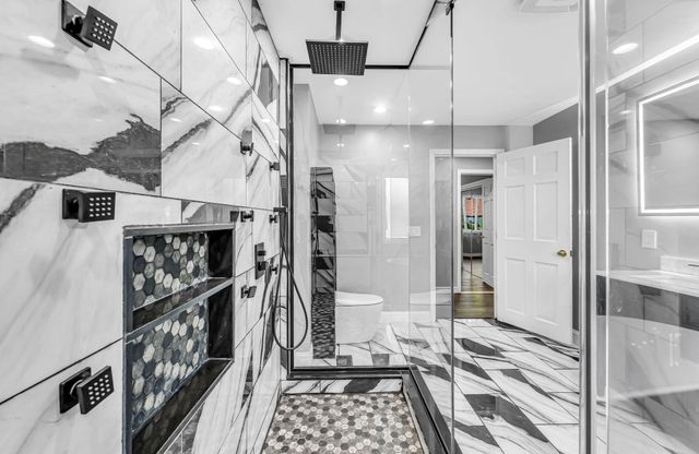 10 Robert Dr, Holyoke, MA 01040