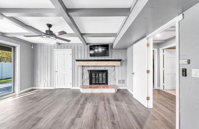 10 Robert Dr, Holyoke, MA 01040