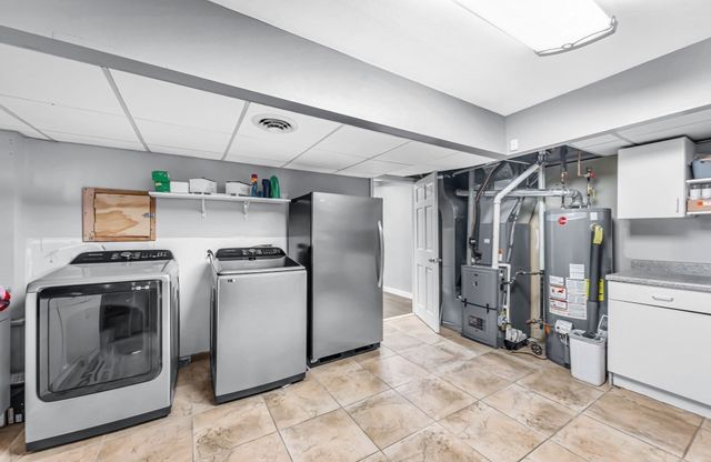 10 Robert Dr, Holyoke, MA 01040