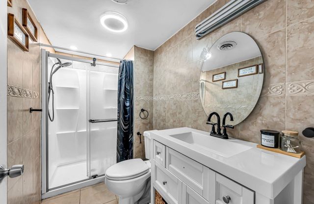 10 Robert Dr, Holyoke, MA 01040