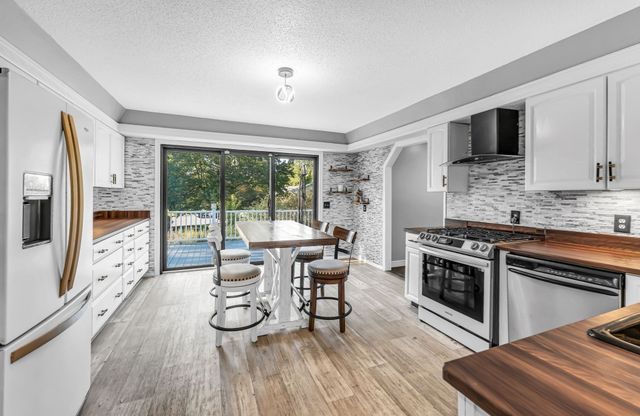 10 Robert Dr, Holyoke, MA 01040