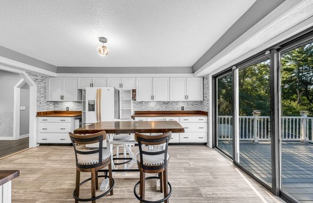 10 Robert Dr, Holyoke, MA 01040