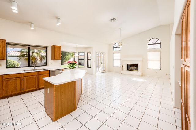 231 N COTTONWOOD Drive, Gilbert, AZ 85234