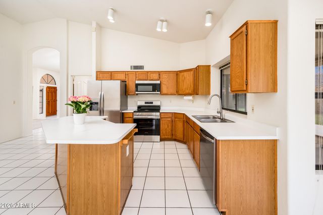 231 N COTTONWOOD Drive, Gilbert, AZ 85234