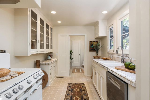 1265 N Holliston Avenue, Pasadena, CA 91104