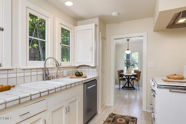 1265 N Holliston Avenue, Pasadena, CA 91104