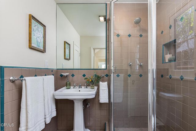 1265 N Holliston Avenue, Pasadena, CA 91104