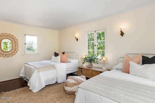 1265 N Holliston Avenue, Pasadena, CA 91104