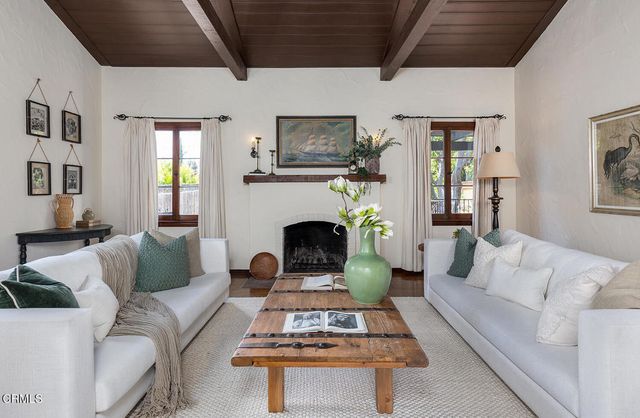 1265 N Holliston Avenue, Pasadena, CA 91104