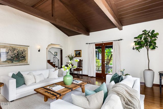 1265 N Holliston Avenue, Pasadena, CA 91104