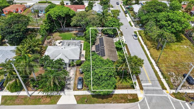 310 SE 8TH Street, Delray Beach, FL 33483