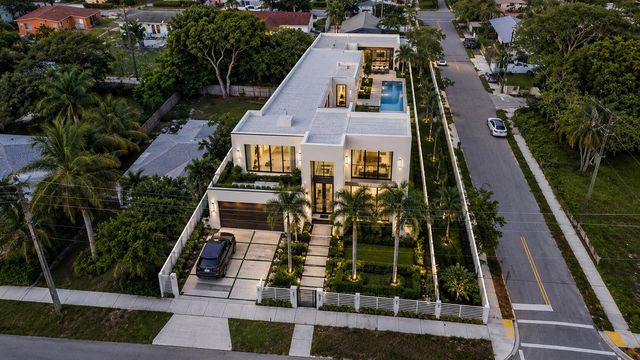 310 SE 8TH Street, Delray Beach, FL 33483