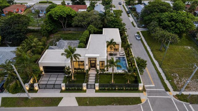 310 SE 8TH Street, Delray Beach, FL 33483