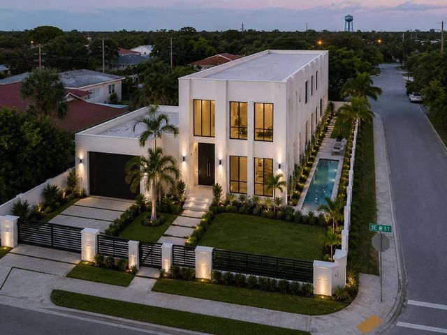 310 SE 8TH Street, Delray Beach, FL 33483