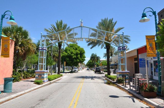 310 SE 8TH Street, Delray Beach, FL 33483