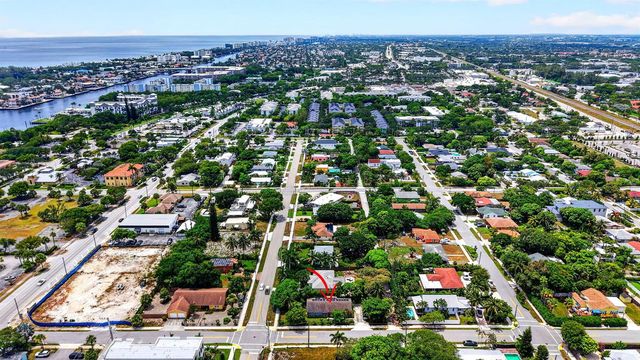 310 SE 8TH Street, Delray Beach, FL 33483