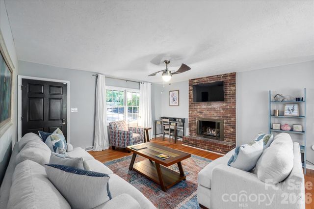 23 Springwood Drive, Asheville, NC 28805