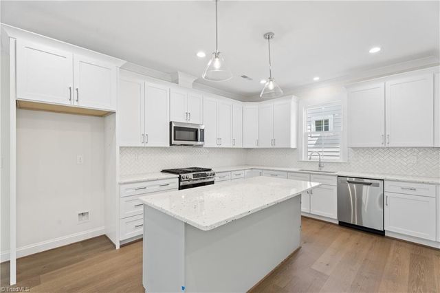 911 Eucalyptus Court, Winston-salem, NC 27106