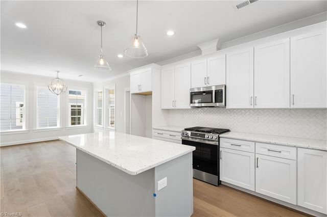 911 Eucalyptus Court, Winston-salem, NC 27106