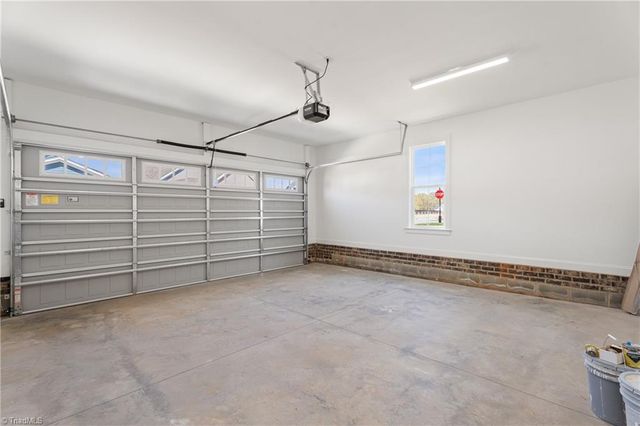 911 Eucalyptus Court, Winston-salem, NC 27106