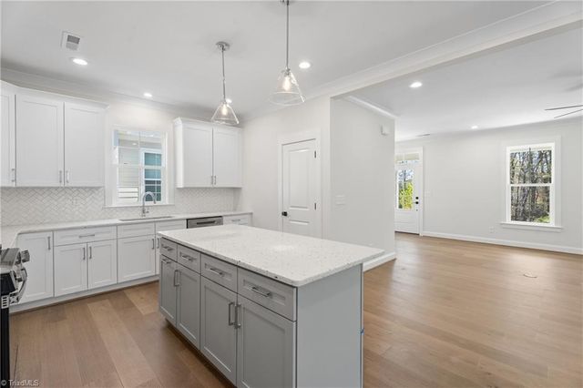 911 Eucalyptus Court, Winston-salem, NC 27106