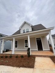 911 Eucalyptus Court, Winston-salem, NC 27106