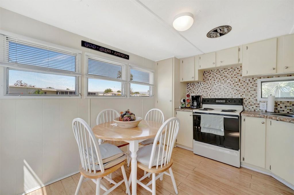 Image 11 of property listing at 264 S PORT ROYAL LANE, Apollo Beach, FL 33572