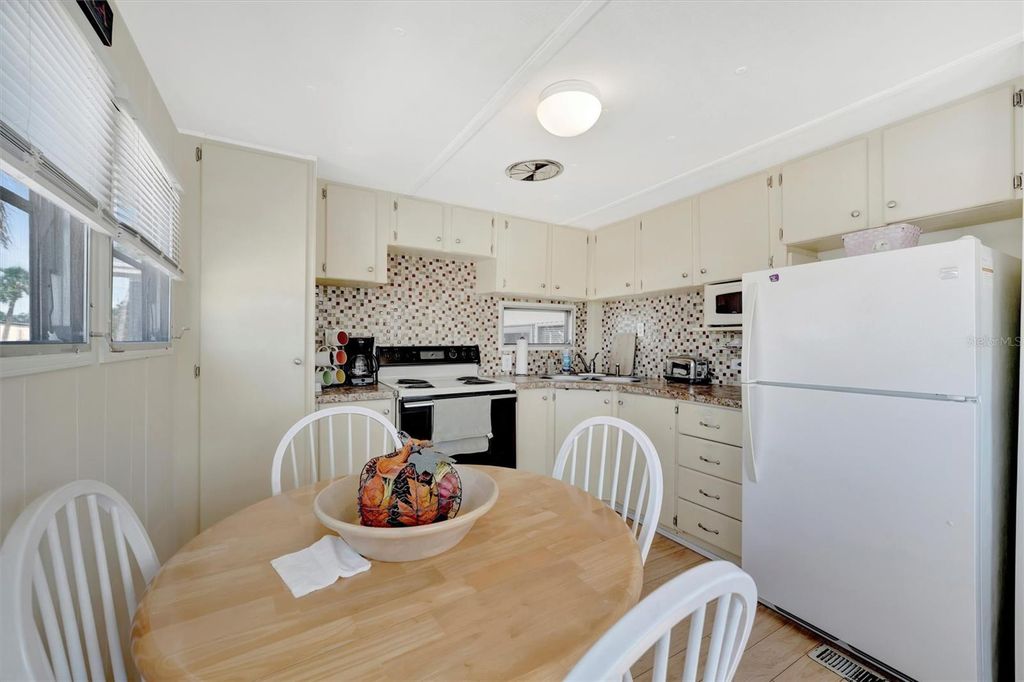 Image 12 of property listing at 264 S PORT ROYAL LANE, Apollo Beach, FL 33572