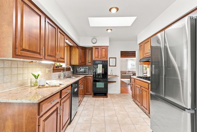 3795 Surrey Hill Place, Upper Arlington, OH 43220