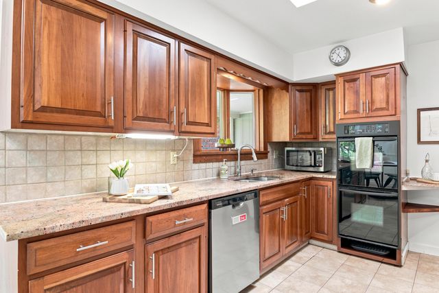 3795 Surrey Hill Place, Upper Arlington, OH 43220