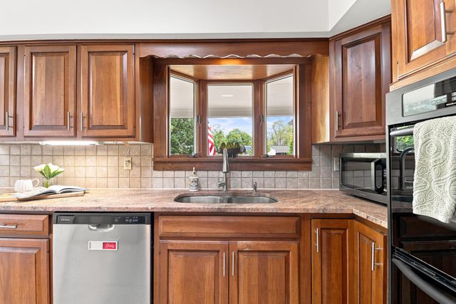 3795 Surrey Hill Place, Upper Arlington, OH 43220