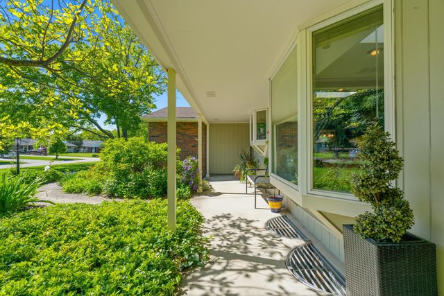 3795 Surrey Hill Place, Upper Arlington, OH 43220
