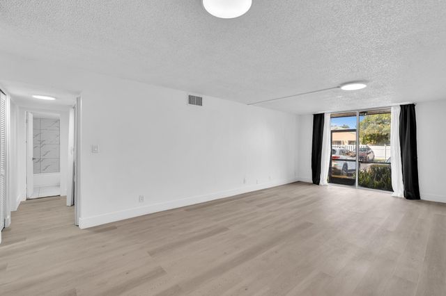 7175 Orange Drive 111H, Davie, FL 33314