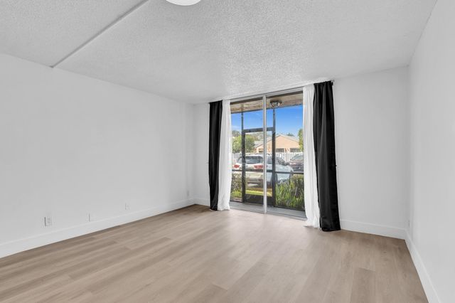 7175 Orange Drive 111H, Davie, FL 33314