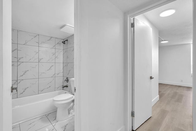 7175 Orange Drive 111H, Davie, FL 33314