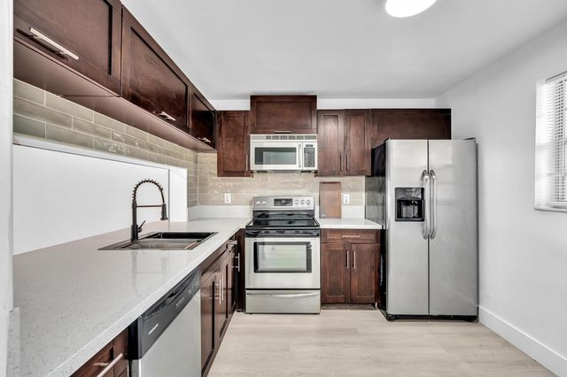 7175 Orange Drive 111H, Davie, FL 33314