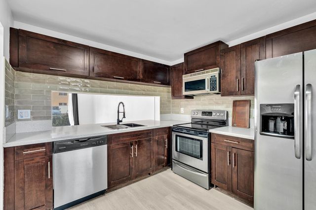 7175 Orange Drive 111H, Davie, FL 33314