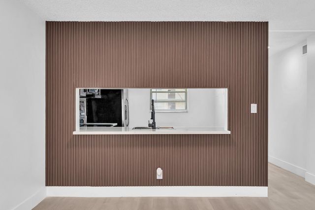 7175 Orange Drive 111H, Davie, FL 33314