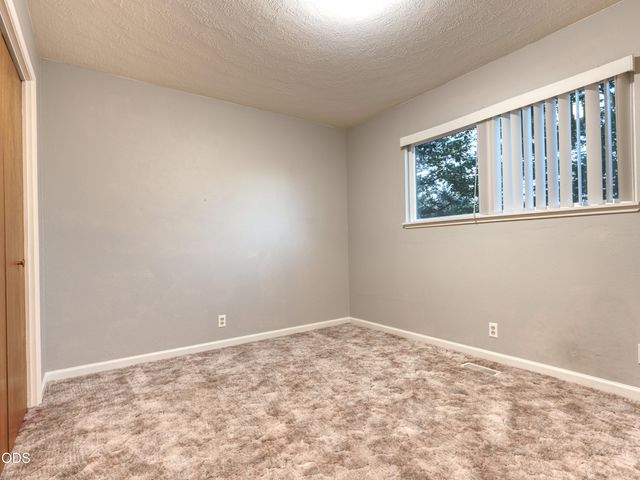 1921 Regina Way, Grants Pass, OR 97527