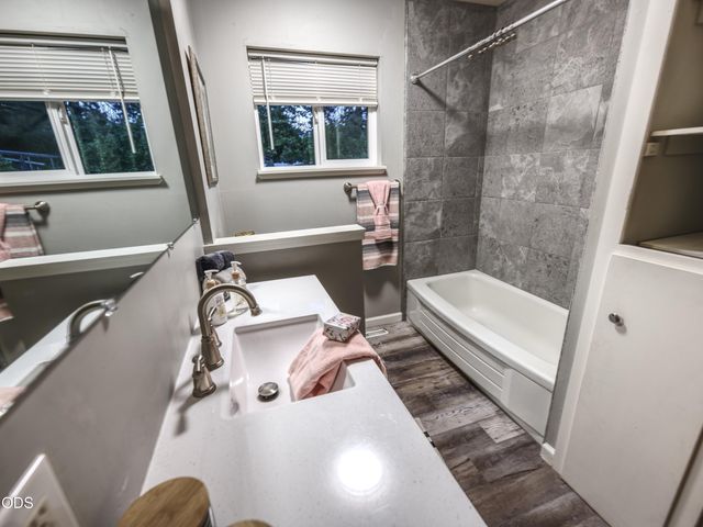1921 Regina Way, Grants Pass, OR 97527