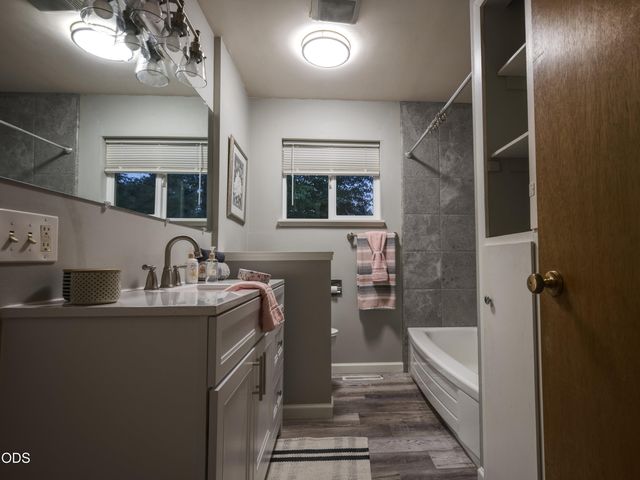 1921 Regina Way, Grants Pass, OR 97527