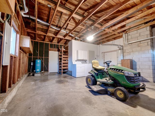 1921 Regina Way, Grants Pass, OR 97527