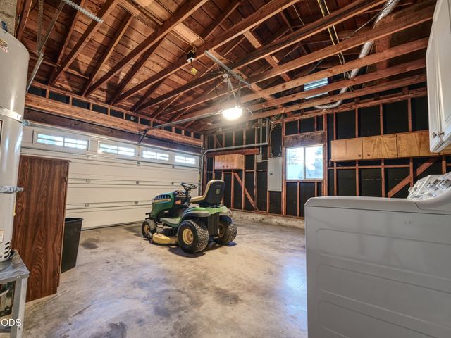 1921 Regina Way, Grants Pass, OR 97527