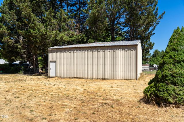1921 Regina Way, Grants Pass, OR 97527