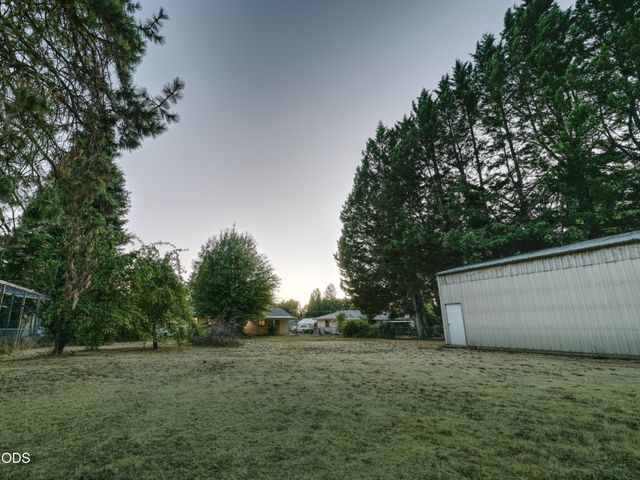 1921 Regina Way, Grants Pass, OR 97527