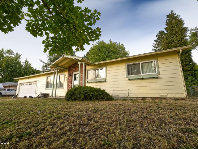 1921 Regina Way, Grants Pass, OR 97527